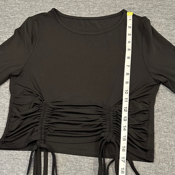Cropped Ruched Long Sleeve Top - Picture 3 of 5